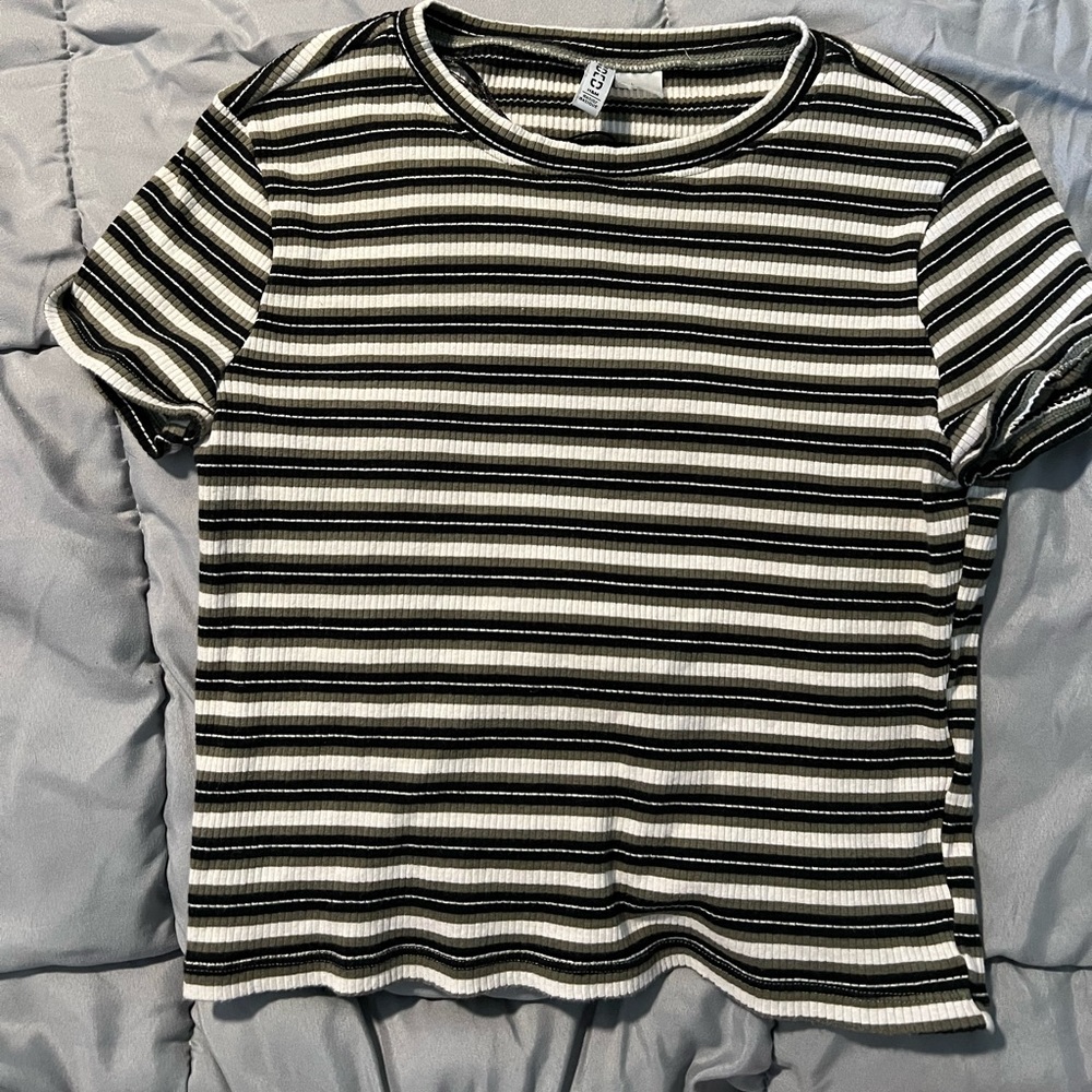 Striped Crop Top - Picture 2 of 3